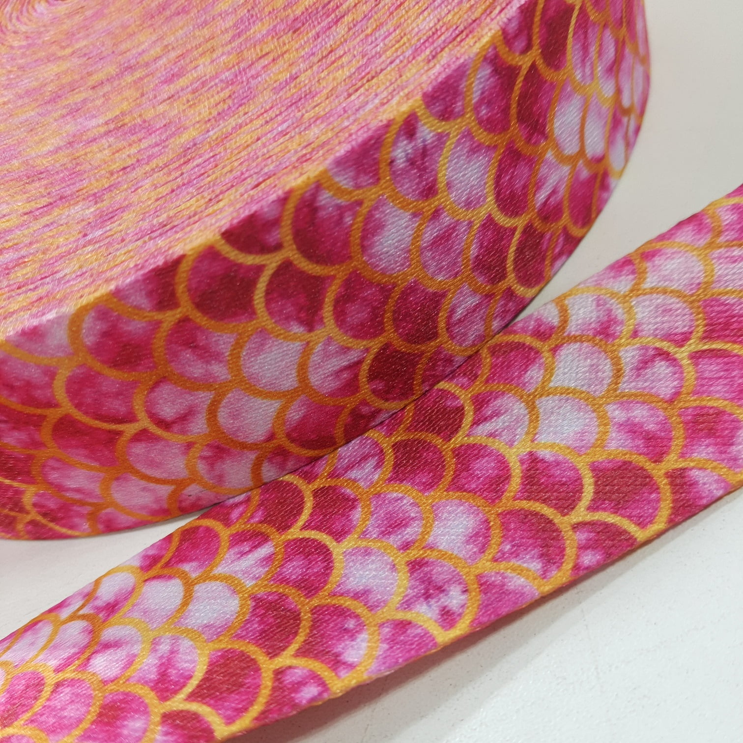 Alça de Poliéster Acetinada 40mm - Escama Tie Dye Pink